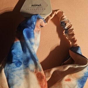 Scunci Blue and Orange Hair Accessory